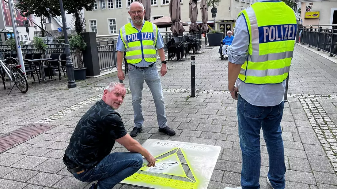 POL-HF: Achtung Taschendiebstahl - Polizei warnt vor Trickdieben - Sprühaktion in der Innenstadt - bitte kreisweit veröffentlichen - Bild: presseportal.de