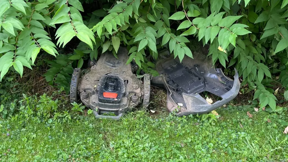 POL-LIP: Dörentrup. Mähroboter in Freibad beschädigt - Gemeinde lobt Belohnung für Hinweise aus. - Bild: presseportal.de