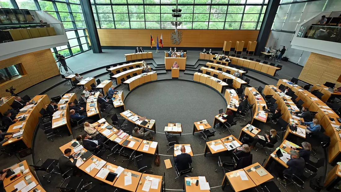 +++ Achtung Sperrfrist (Print, Radio und Online): 18.00 Uhr +++ARD-Vorwahlbefragung Thüringen: AfD stärkste Kraft vor CDU - Bild: presseportal.de