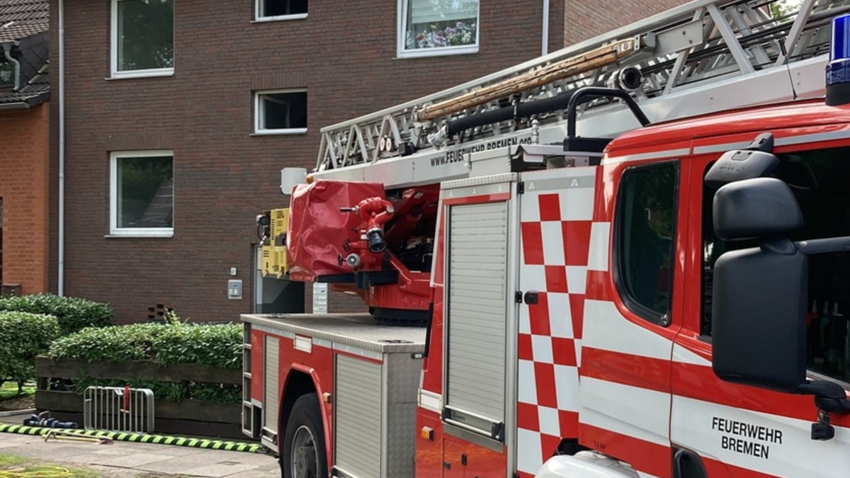 FW-HB: Sechs Personen über Drehleiter gerettet - Foto: presseportal.de