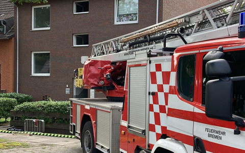 FW-HB: Sechs Personen über Drehleiter gerettet - Foto: presseportal.de