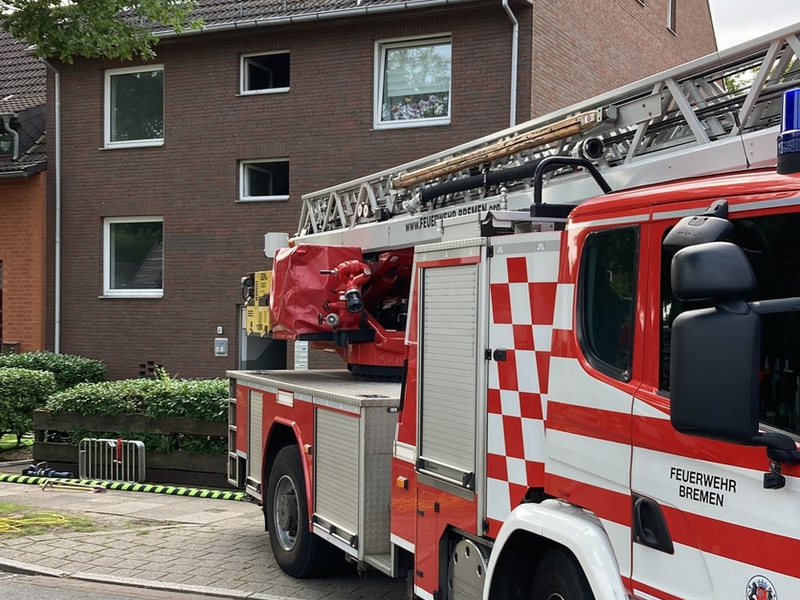 FW-HB: Sechs Personen über Drehleiter gerettet - Foto: presseportal.de