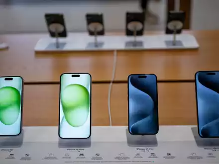Die EU-Kommission und Apple werden die kommenden Monate über die Anforderungen des neuen Digital-Gesetzes DMA verhandeln. (Archivbild)  - Foto: Monika Skolimowska/dpa