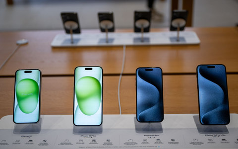 Die EU-Kommission und Apple werden die kommenden Monate über die Anforderungen des neuen Digital-Gesetzes DMA verhandeln. (Archivbild)  - Foto: Monika Skolimowska/dpa