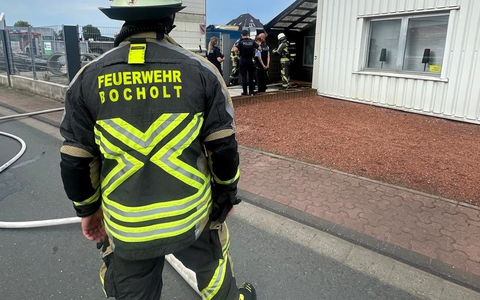 FW Bocholt: Feuer an einer Lackiererei im Gewerbegebiet - Foto: presseportal.de