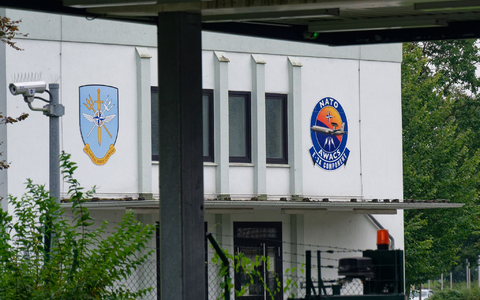 Wegen einer möglichen Bedrohung wurden alle Mitarbeiter, die nicht für den Einsatz benötigt werden, von der Nato-Base in Geilenkirchen nach Hause geschickt (Archivbild). - Foto: Henning Kaiser/dpa Wegen einer möglichen Bedrohung wurden alle Mitarbeiter, die nicht für den Einsatz benötigt werden, von der Nato-Base in Geilenkirchen nach Hause geschickt (Archivbild). - Foto: Henning Kaiser/dpa