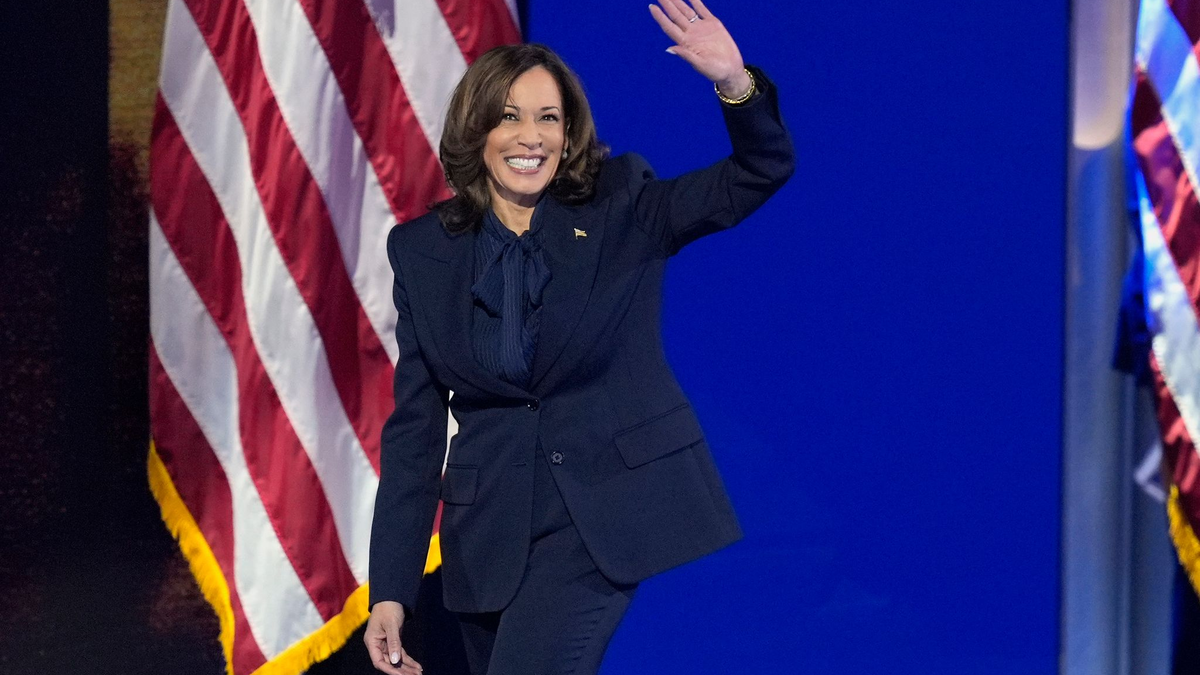 Kamala Harris spricht zum Abschluss des Parteitags über ihre Präsidentschaftskandidatur.   - Foto: J. Scott Applewhite/AP
