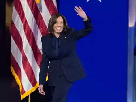 Kamala Harris spricht zum Abschluss des Parteitags über ihre Präsidentschaftskandidatur.   - Foto: J. Scott Applewhite/AP