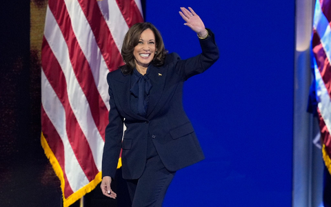 «Im Namen des Volkes, im Namen aller Amerikaner, unabhängig von Partei, Ethnie, Geschlecht (...)» nehme sie die Nominierung an, sagte die 59-Jährige in ihrer mit Spannung erwarteten Rede zum Abschluss des viertägigen Treffens. - Foto: J. Scott Applewhite/AP