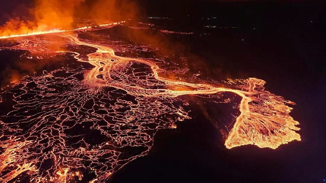 Vulkanausbrüche sind auf Island keine Seltenheit, liefern aber immer wieder spektakuläre Bilder (Foto aktuell. - Bild: Uncredited/Iceland Civil Defense/AP/dpa