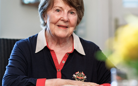 Die Kinderbuchautorin Ursel Scheffler findet, dass Kinder trotz der Kriege in der Welt Hoffnung und Fantasie bewahren sollten. - Foto: Markus Scholz/dpa