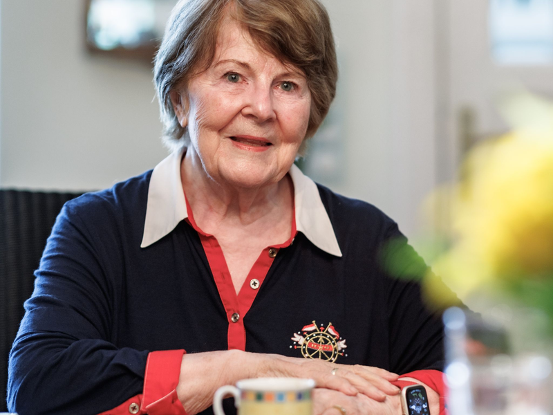 Die Kinderbuchautorin Ursel Scheffler findet, dass Kinder trotz der Kriege in der Welt Hoffnung und Fantasie bewahren sollten. - Foto: Markus Scholz/dpa