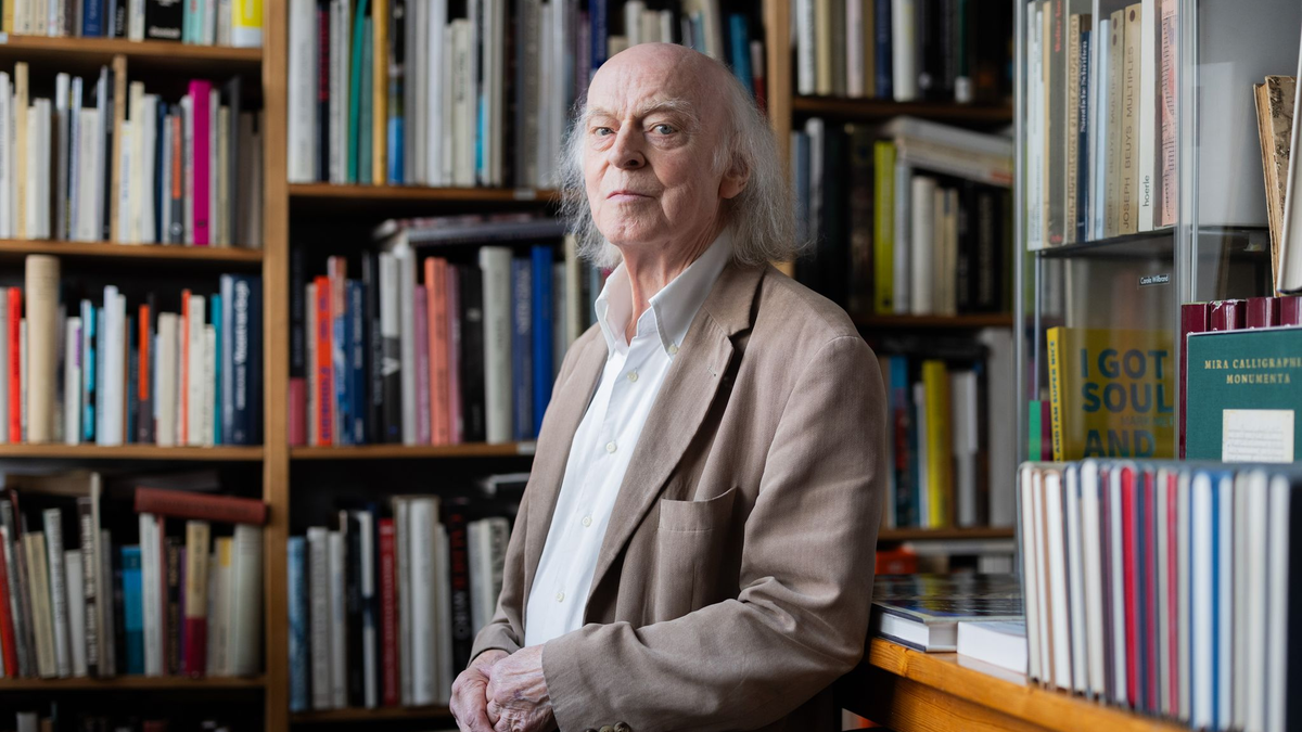 Das Antiquariat in Köln ist bis unter die Decke mit alten Büchern gefüllt. - Foto: Rolf Vennenbernd/dpa