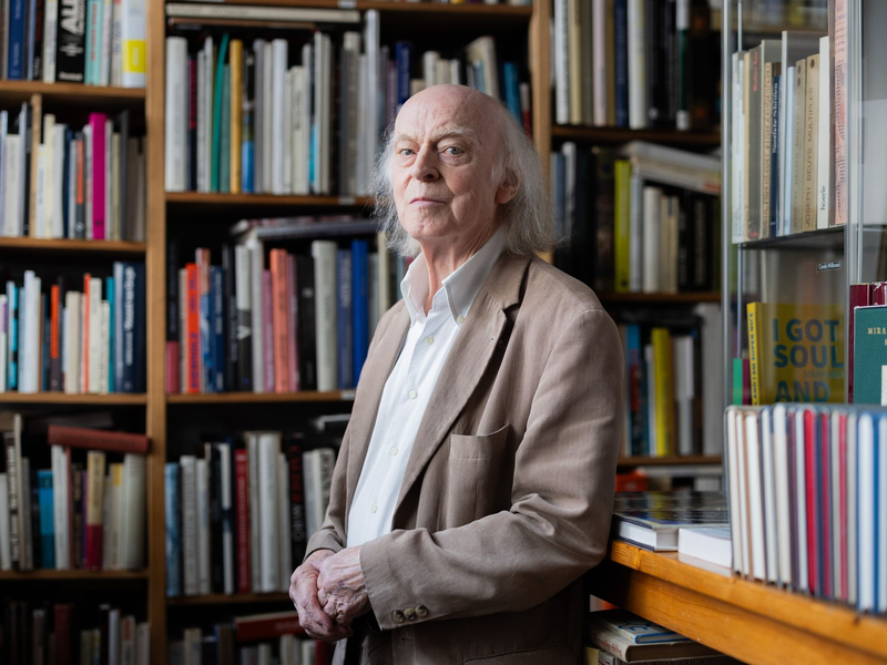 Das Antiquariat in Köln ist bis unter die Decke mit alten Büchern gefüllt. - Foto: Rolf Vennenbernd/dpa