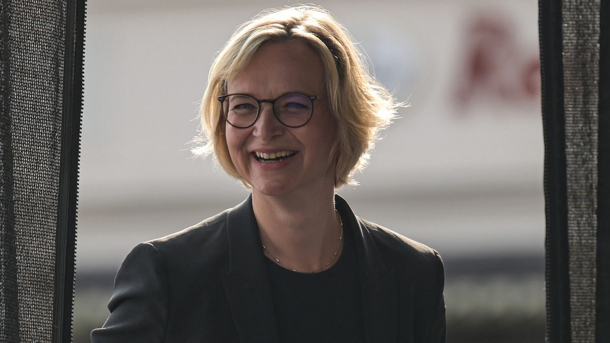 Thüringens BSW-Chefin Katja Wolf sieht kein Problem darin, wenn sich Sahra Wagenknecht in mögliche Koalitionsverhandlungen einbringt. - Foto: Hannes P. Albert/dpa