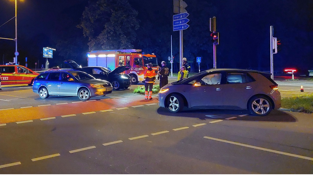 FW-M: Fahrzeuge melden Unfall (Ramersdorf) - Foto: presseportal.de