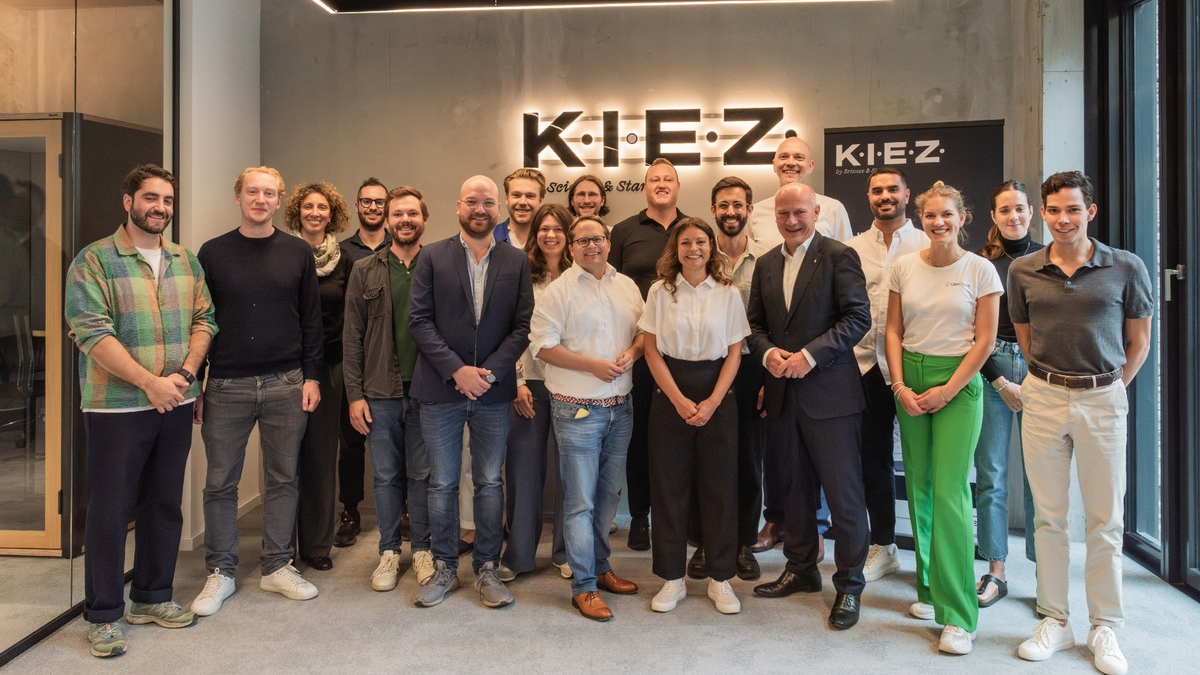 Kai Wegner zu Gast bei Deutschlands größtem Accelerator für KI-Startups / Der Regierende Bürgermeister besucht K.I.E.Z. und bekräftigt Berlins Führungsanspruch als Startup-Hauptstadt - Foto: presseportal.de
