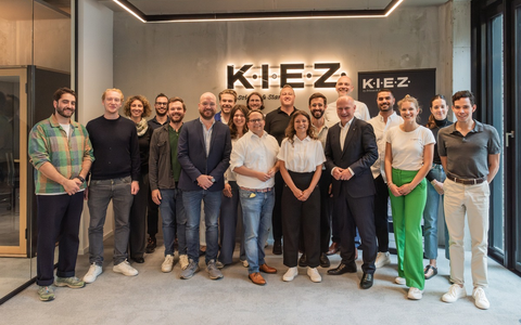 Kai Wegner zu Gast bei Deutschlands größtem Accelerator für KI-Startups / Der Regierende Bürgermeister besucht K.I.E.Z. und bekräftigt Berlins Führungsanspruch als Startup-Hauptstadt - Foto: presseportal.de