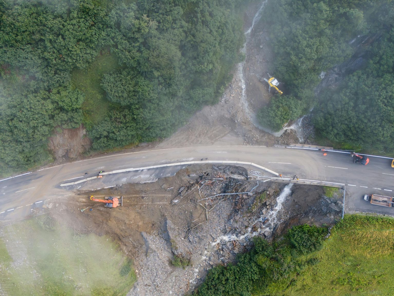 So sah die Arlbergstraße nach dem Unwetter aus. (Archivbild) - Foto: Bernd Hofmeister/APA/dpa