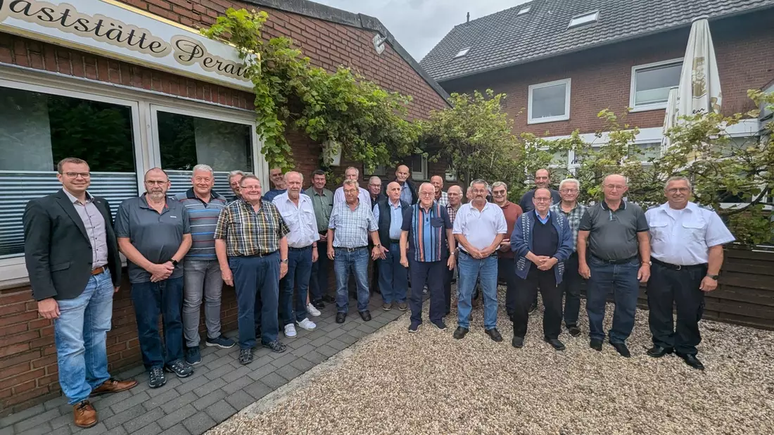 FW-KLE: Bürgermeister und Leiter der Feuerwehr danken den Alterskameraden: Feuerwehr-Senioren gehören immer noch dazu - Bild: presseportal.de