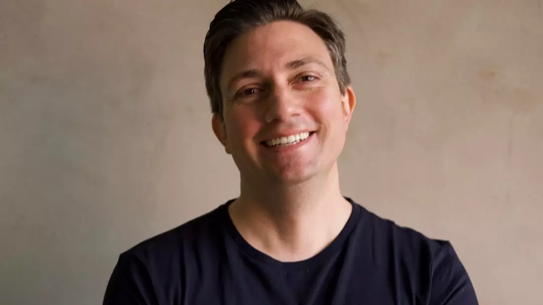 Human Performance Coach Jay Feldmann revolutioniert die Businesswelt: Wie Mitarbeiter zu Unternehmenshelden werden - Bild: presseportal.de