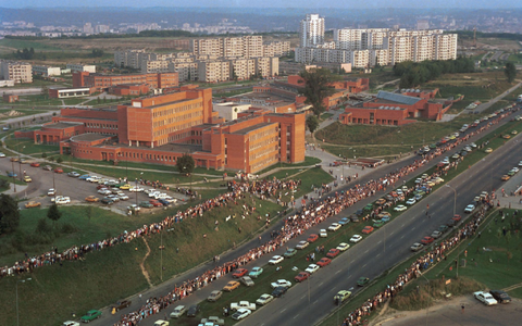 Zwei Millionen Esten, Letten und Litauer reihten sich 1989 in die Menschenkette «Baltischer Weg» ein. (Archivbild) - Foto: A. Sabaliauskas/Tass/dpa Zwei Millionen Esten, Letten und Litauer reihten sich 1989 in die Menschenkette «Baltischer Weg» ein. (Archivbild) - Foto: A. Sabaliauskas/Tass/dpa