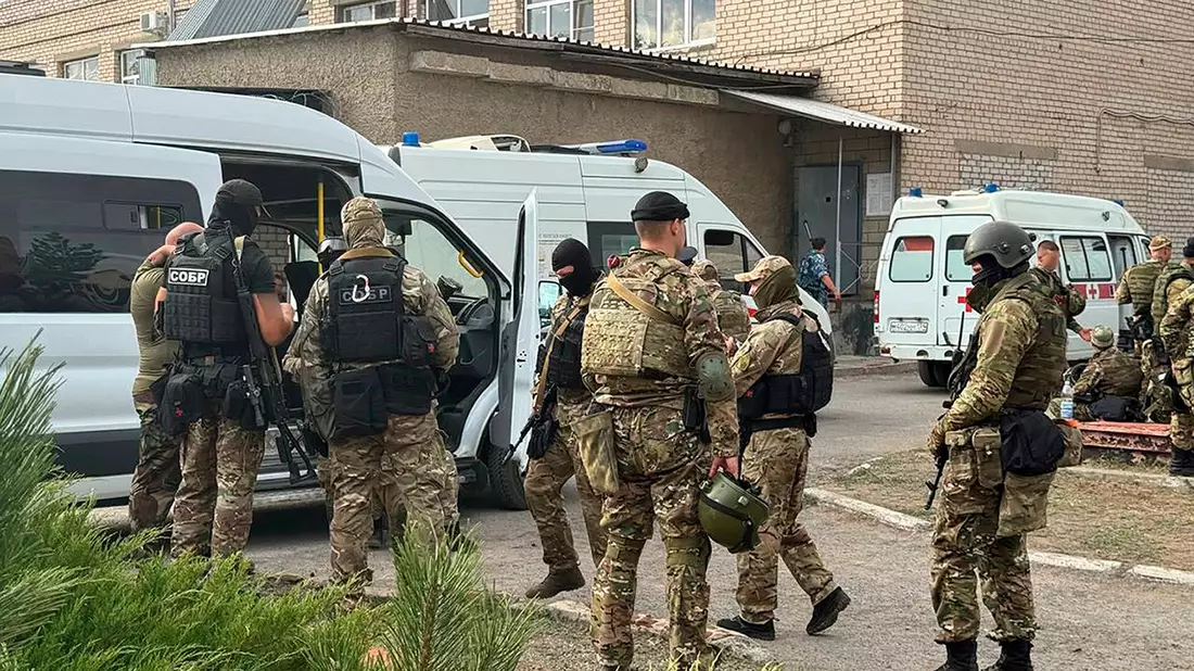 Bei dem Gefangenenaufstand kam es zu mehreren Toten und Verletzten. - Bild: Uncredited/Russian Rosguardia (National Guard) Telegram Channel/AP/dpa