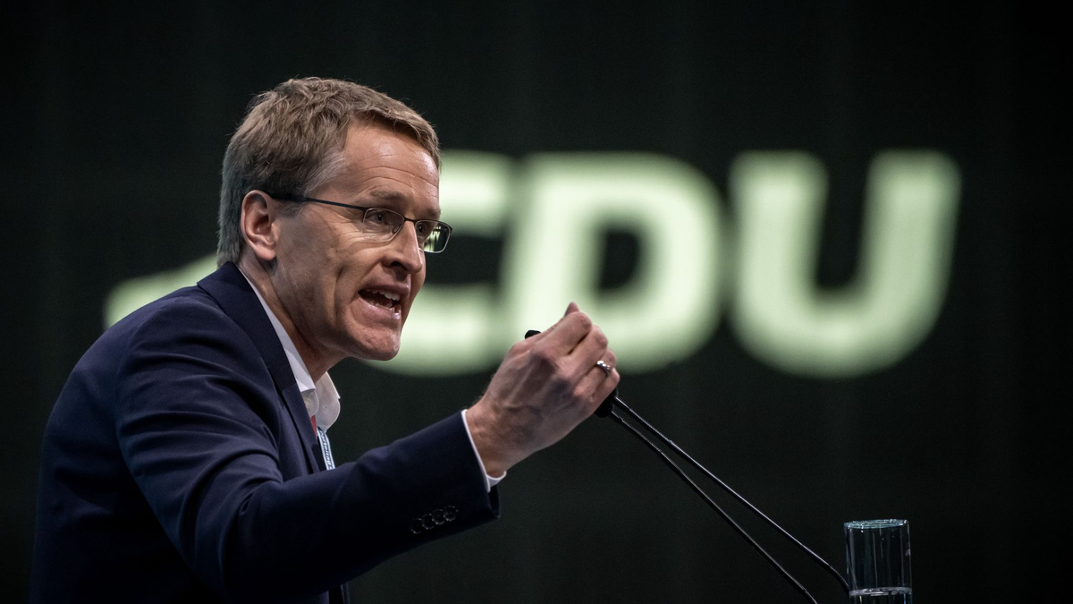 Schleswig-Holsteins Ministerpräsident Daniel Günther regiert selbst in einer Koaition mit den Grünen. (Archivbild) - Foto: Michael Kappeler/dpa