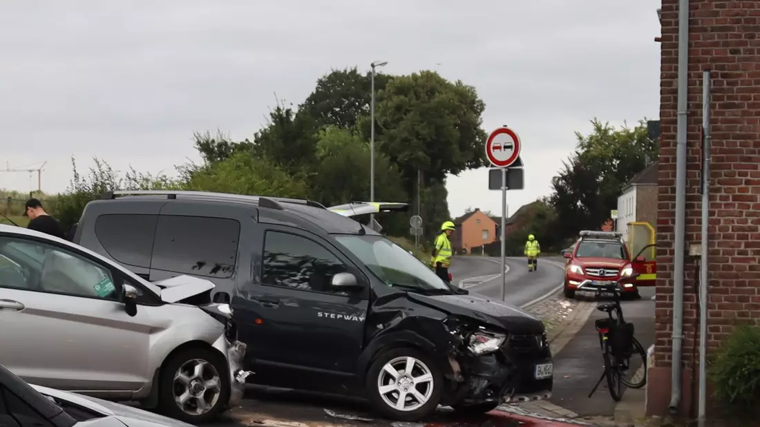 FW Gangelt: Drei Verletzte bei Verkehrsunfällen in Stahe - Bild: presseportal.de
