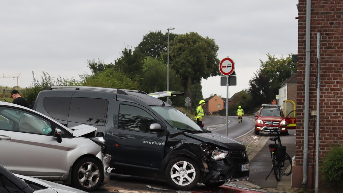 FW Gangelt: Drei Verletzte bei Verkehrsunfällen in Stahe - Foto: presseportal.de