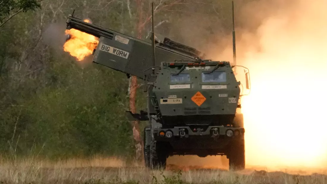 Die USA sagen der Ukraine unter anderem Munition für Raketenwerfer zu. (Archivbild) - Bild: Aaron Favila/AP/dpa