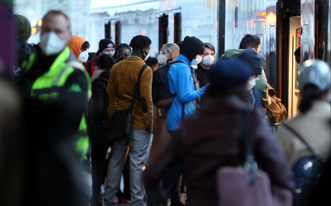 Menschen mit Maske (Archiv) - Foto: über dts Nachrichtenagentur