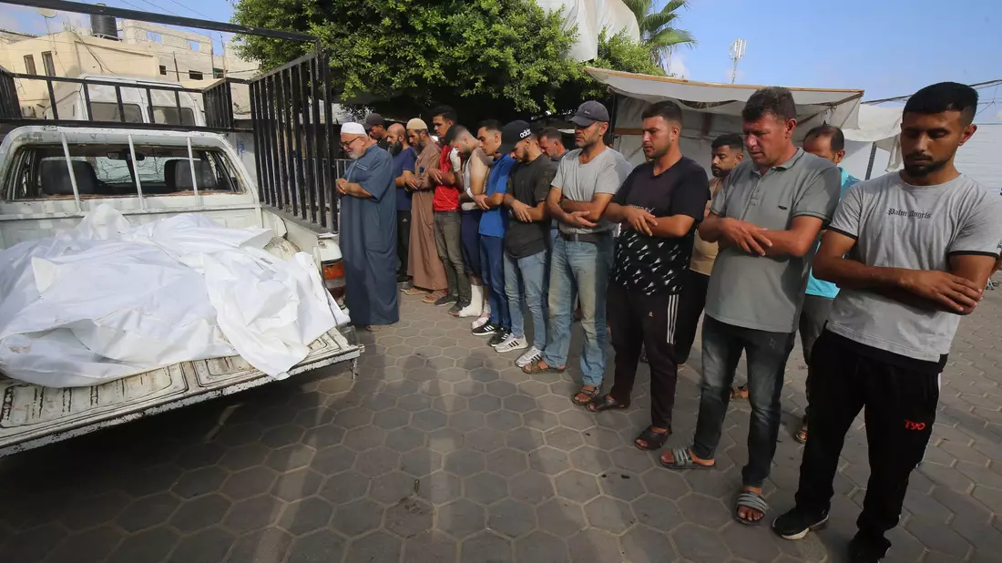 Nach palästinensischen Angaben starben mindestens elf Zivilisten bei israelischen Angriffenin verschiedenen Teilen des Gazastreifens. - Bild: Omar Ashtawy/APA Images via ZUMA Press Wire/dpa