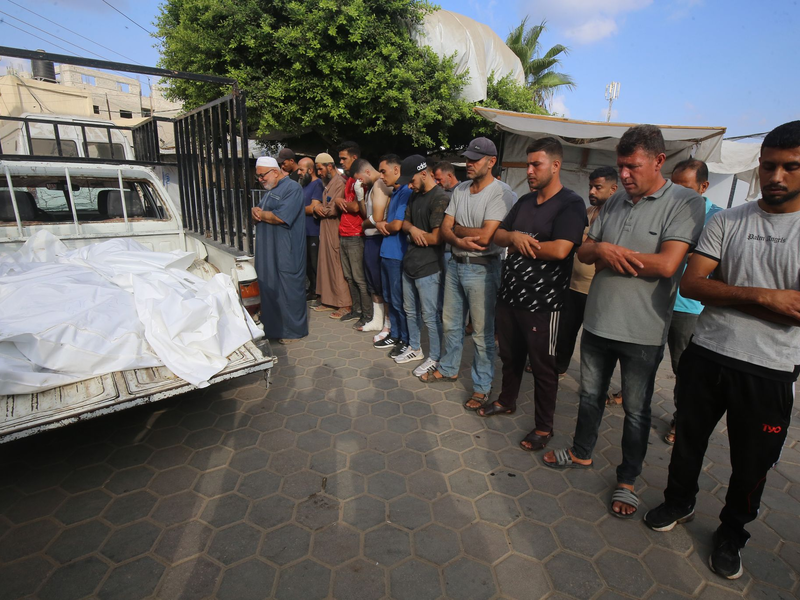 Nach palästinensischen Angaben starben mindestens elf Zivilisten bei israelischen Angriffenin verschiedenen Teilen des Gazastreifens. - Foto: Omar Ashtawy/APA Images via ZUMA Press Wire/dpa