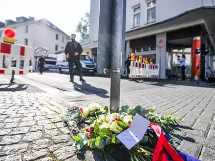 Der Syrer stellte sich am Samstagabend der Polizei. - Foto: Christoph Reichwein/dpa