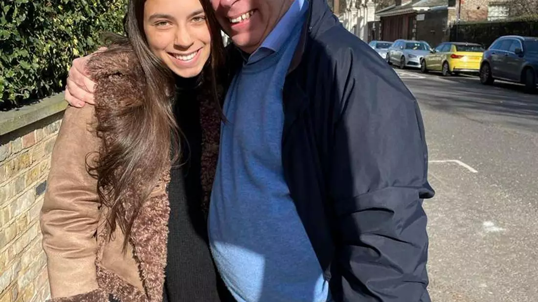 Der britische Milliardär Mike Lynch und seine Tochter Hannah, die beim Untergang der «Bayesian» ums Leben kamen. (Archivbild) - Bild: Uncredited/Lynch family via TANCREDI/AP