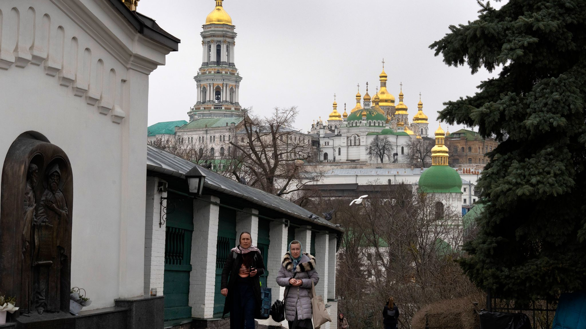 Das Kiewer Höhlenkloster war lange Zeit von Mönchen der dem Moskauer Patriarchat nahestehenden orthodoxen Kirche bewohnt (Archivbild). - Foto: Evgeniy Maloletka/AP/dpa