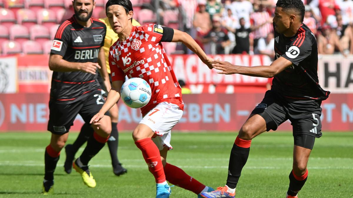 Der FSV Mainz 05 (rot) und Union Berlin lieferten sich zum Saisonstart eine umkämpftes Spiel. - Foto: Torsten Silz/dpa