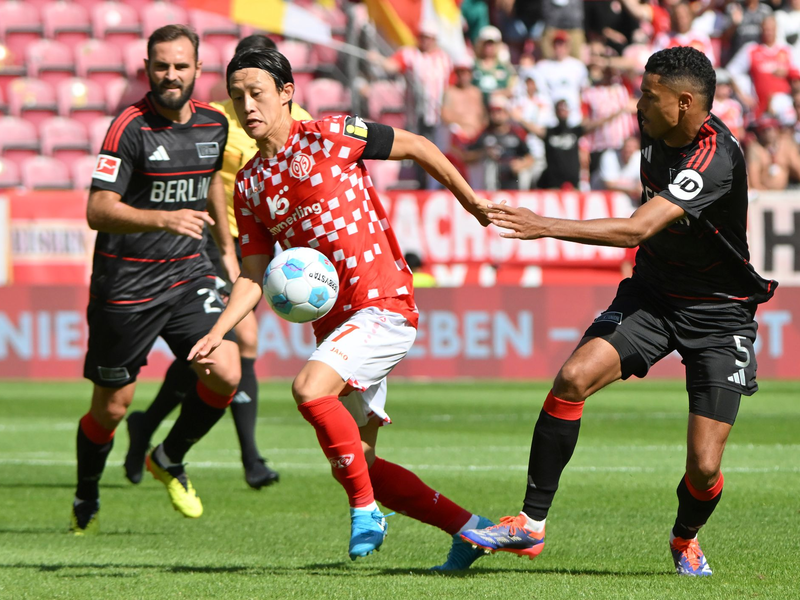Der FSV Mainz 05 (rot) und Union Berlin lieferten sich zum Saisonstart eine umkämpftes Spiel. - Foto: Torsten Silz/dpa