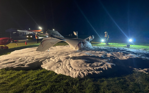 FW-LK Leer: Sturmböe erfasste Flugzeug auf dem Flugplatz Leer-Papenburg und beschädigte dieses schwer. - Foto: presseportal.de
