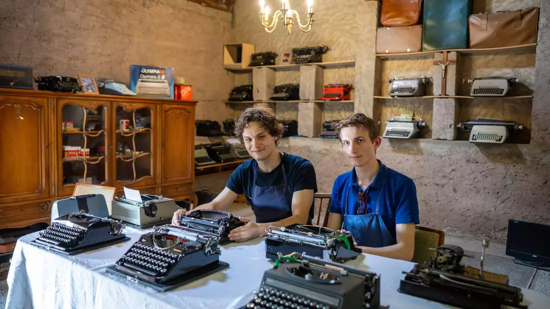 Als Schüler haben sich auf der Schreibmaschine Protokolle getippt - Bild: Harald Tittel/dpa