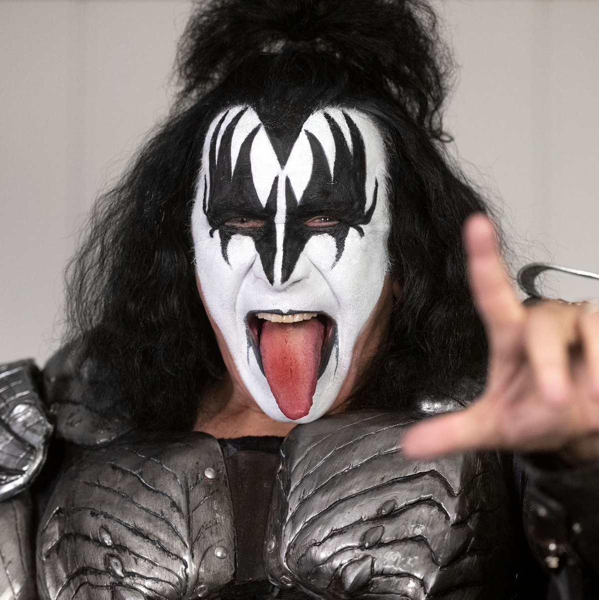 Mit Paul Stanley gründete Gene Simmons 1973 die Band Kiss, die 50 Jahre aktiv war. - Foto: Bernd Thissen/dpa
