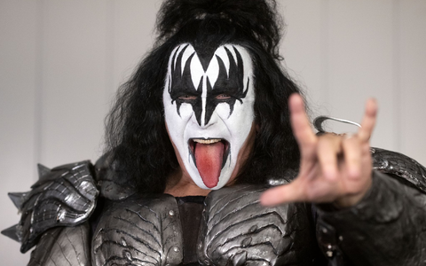 Mit Paul Stanley gründete Gene Simmons 1973 die Band Kiss, die 50 Jahre aktiv war. - Foto: Bernd Thissen/dpa