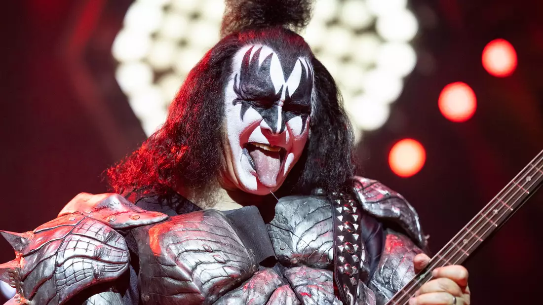 Das schwere Kostüm wird Gene Simmons nach dem Abschied von Kiss nicht mehr tragen. - Bild: Thomas Banneyer/dpa