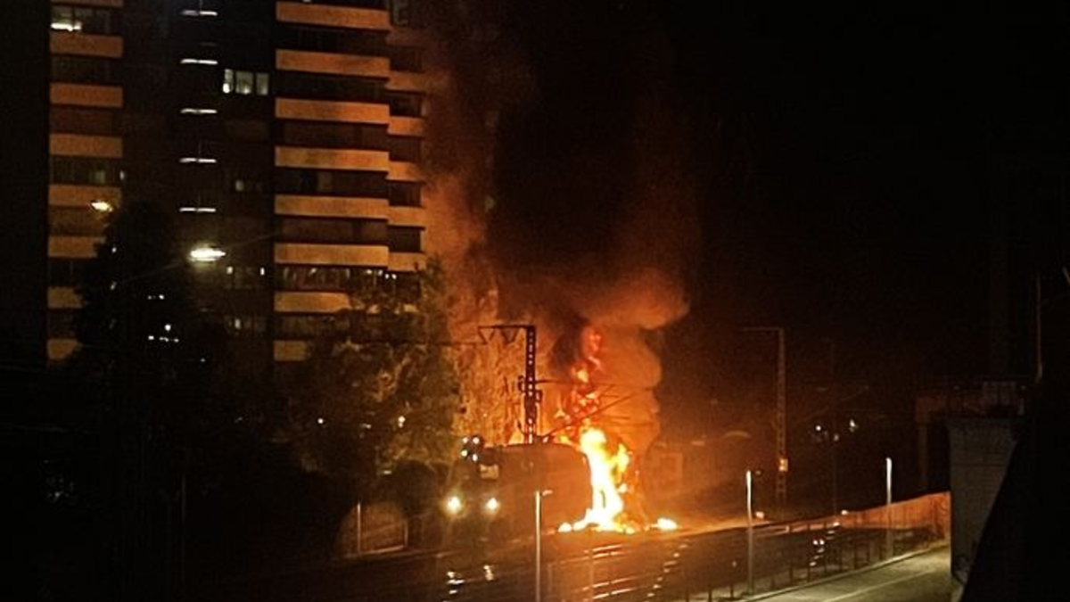 Bundespolizeidirektion München: Brand an Bauzug / Sehr hoher Sachschaden - Foto: presseportal.de