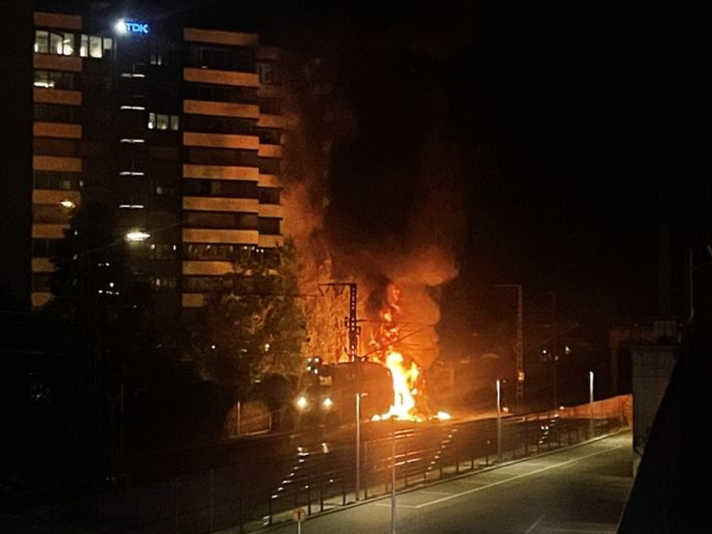 Bundespolizeidirektion München: Brand an Bauzug / Sehr hoher Sachschaden - Foto: presseportal.de