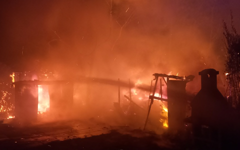 FW Stuttgart: Vollbrand eines Gartenhauses - Foto: presseportal.de