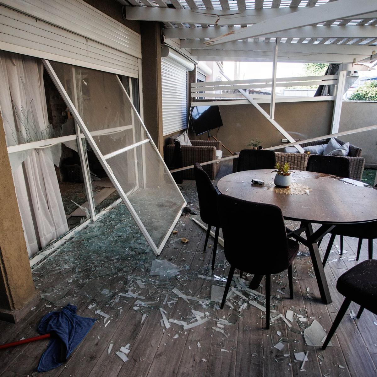 Die Angriffe der Hisbollah sollen in Akko Schäden verursacht haben. - Foto: --/XinHua/dpa