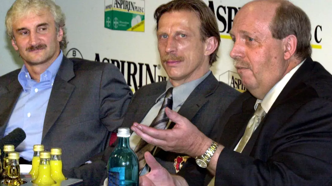 Mit Völler (l.) und Calmund (r.) prägte Daum bei Bayer Leverkusen eine Ära. - Bild: Ferdinand Ostrop/dpa
