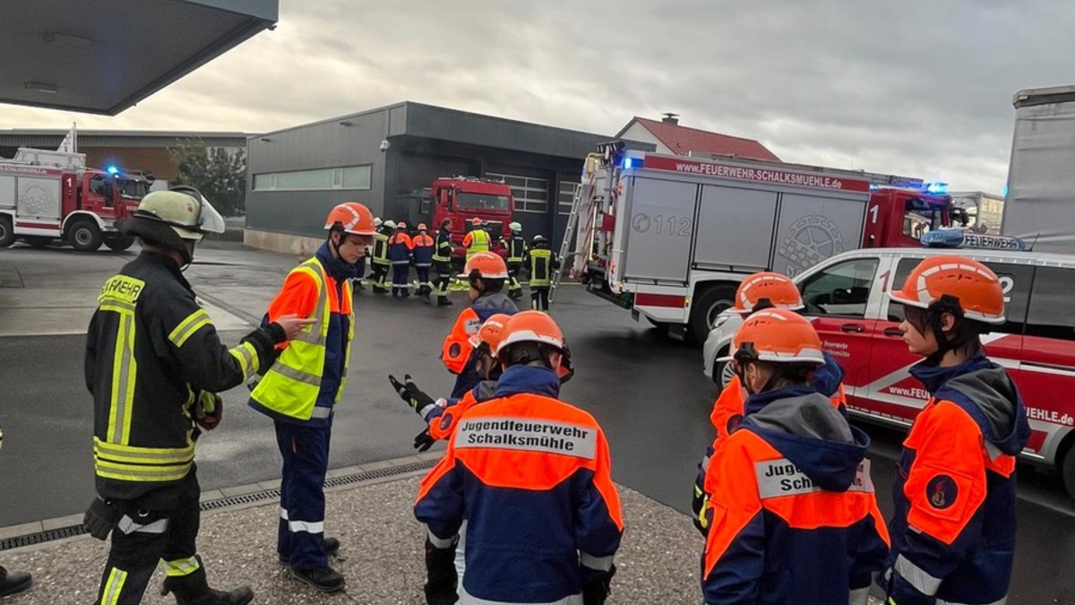 FW Schalksmühle: Löschgruppen Schalksmühle und Dahlerbrück üben für den Ernstfall - Foto: presseportal.de